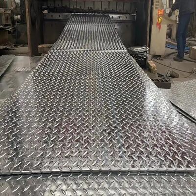 comprar Hoja a cuadros de aluminio de encargo Diamond Plate Anti Slip Ribbed 200m m Fabricación en línea
